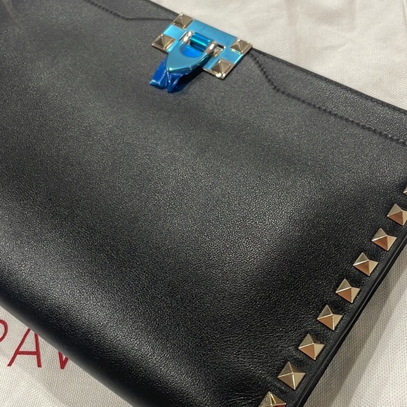 VALENTINO GARAVANI Black Large Rockstud Pouch - Picture 4 of 7